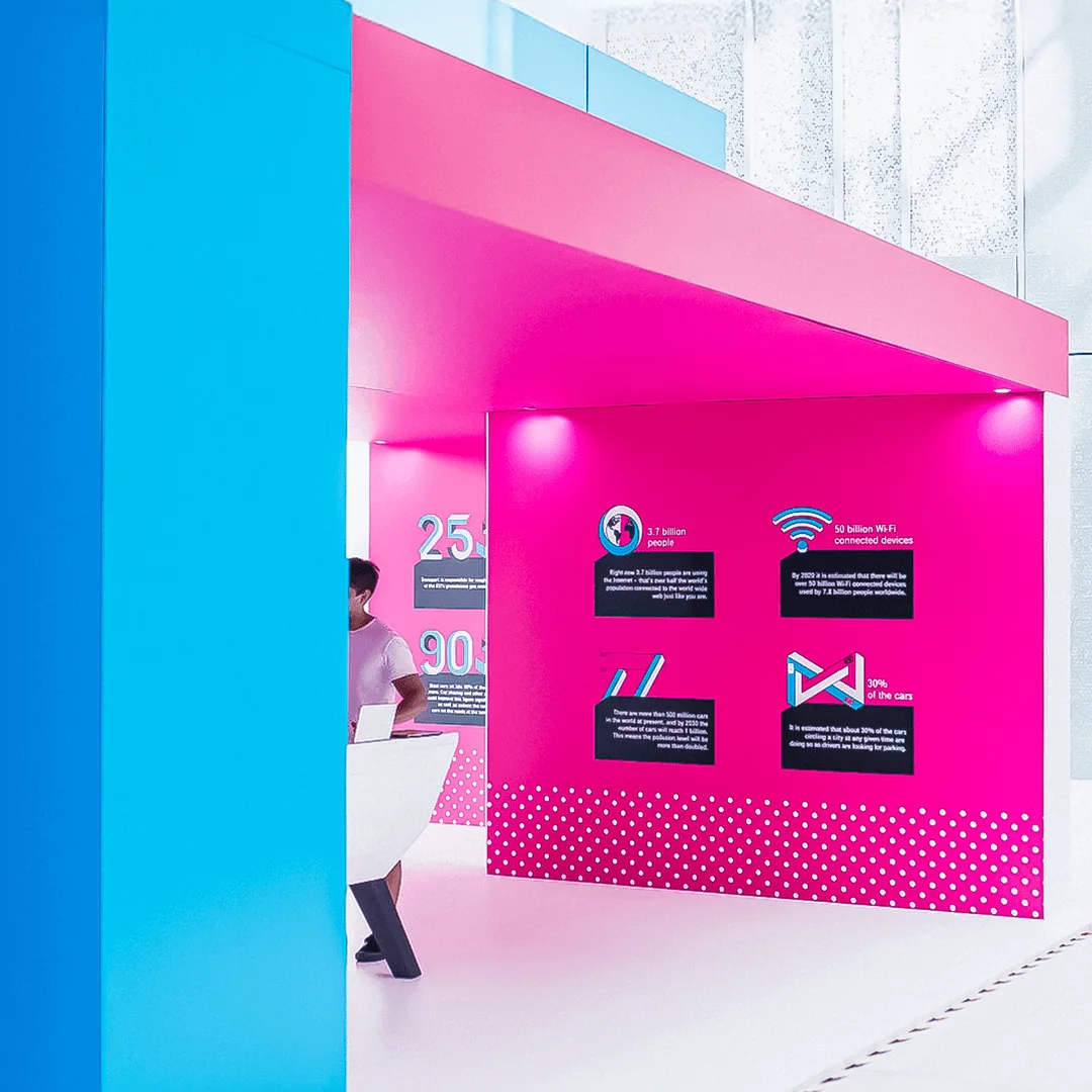 Telekom SHIFT mobilapplikáció, event branding és előadói jelenet a nemzetközi rendezvényen