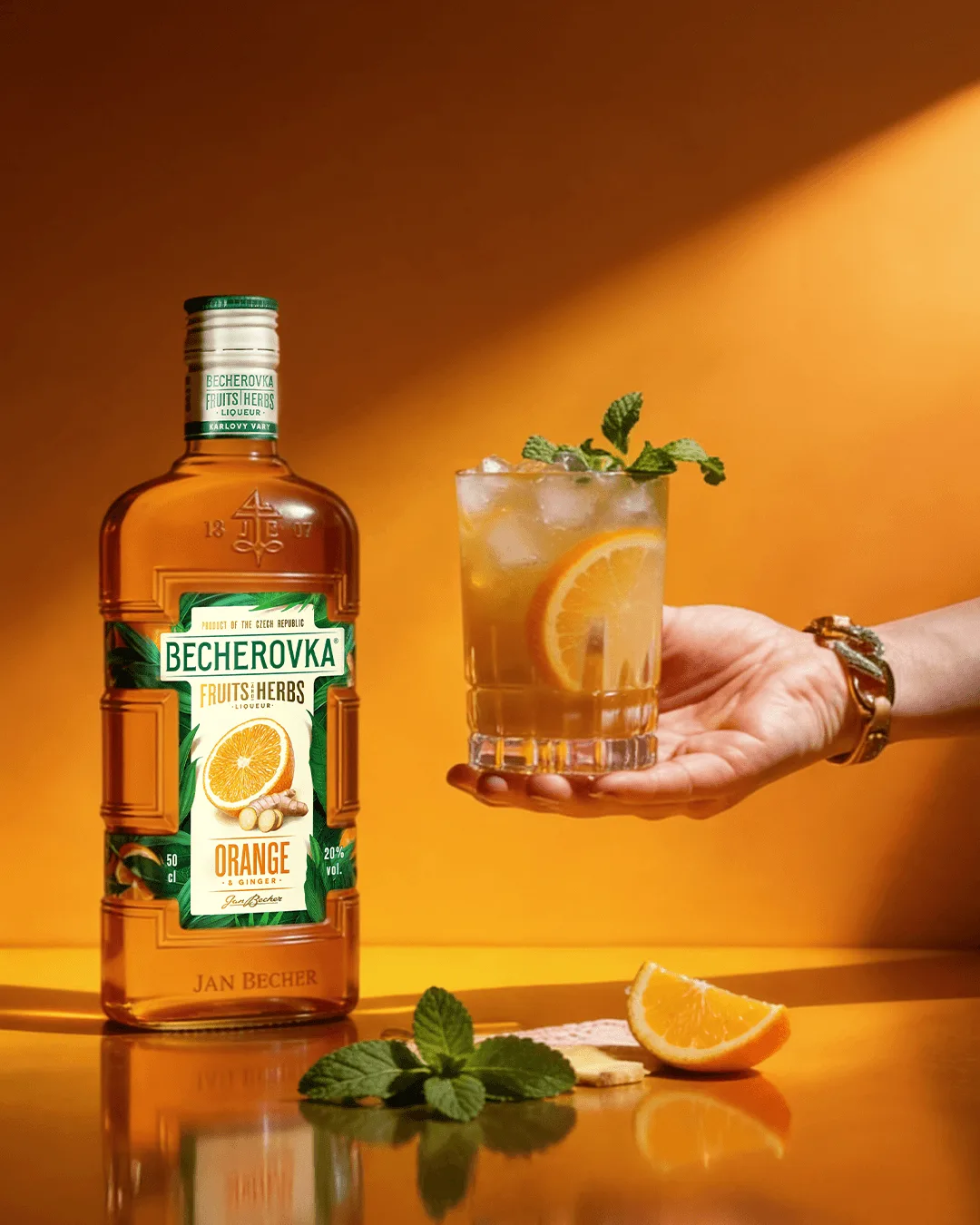 Becherovka social media stratégia és tartalomgyártás termékfókuszú kampányvizuállal