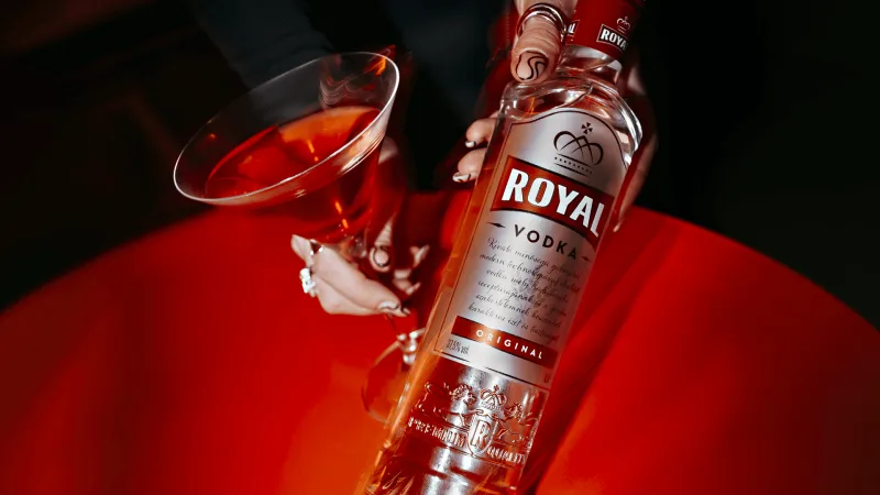 Royal Vodka social media stratégia és tartalomgyártás termékfókuszú kampányvizuállal