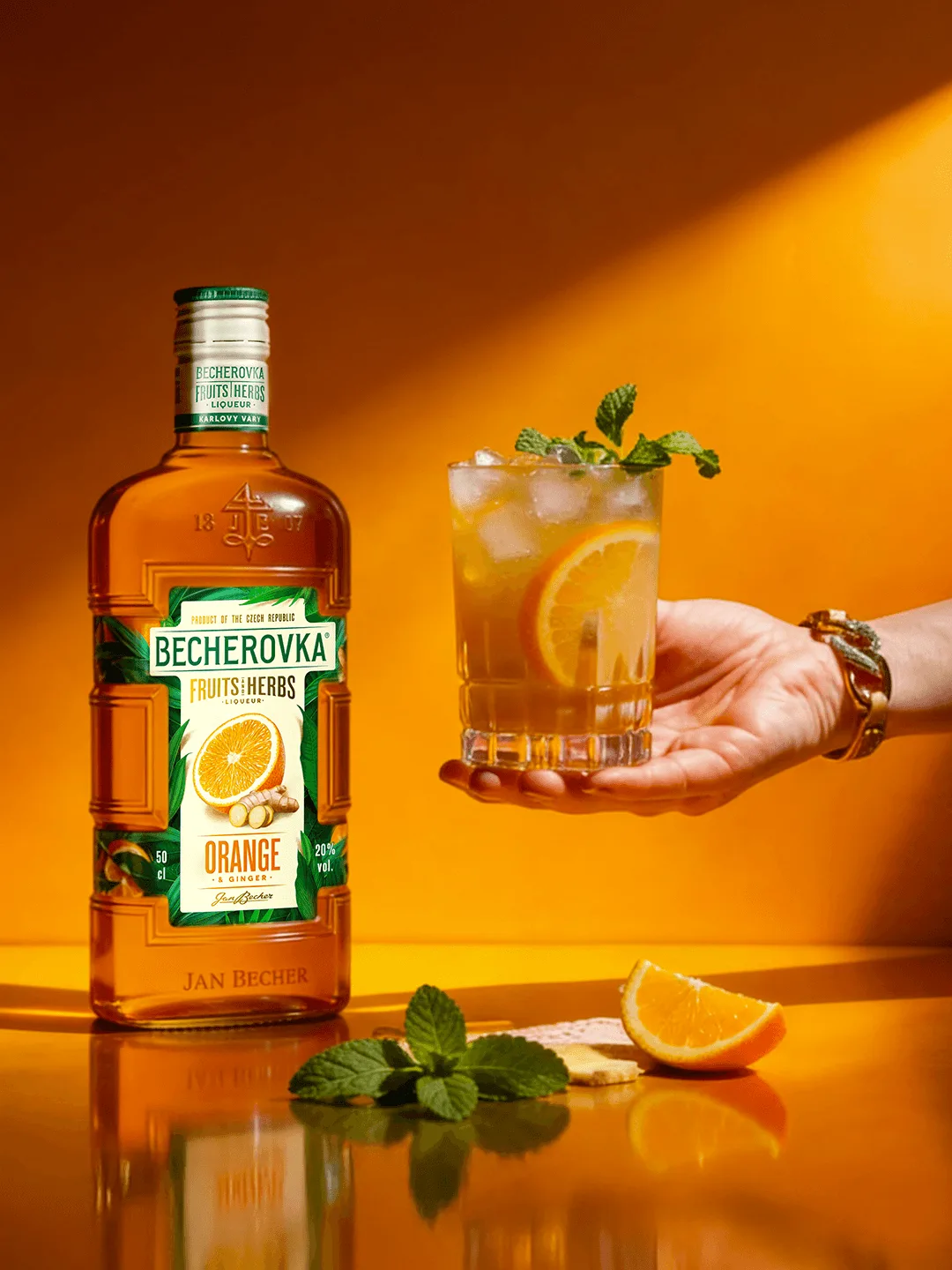 Becherovka social media tartalmak lifestyle és termékfókuszú kampányvizuálokkal